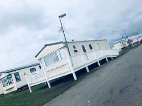 Luxurious 2-Bed Caravan in Clacton-on-Sea